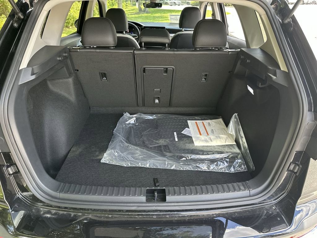 New 2025 Volkswagen Taos SE image 24