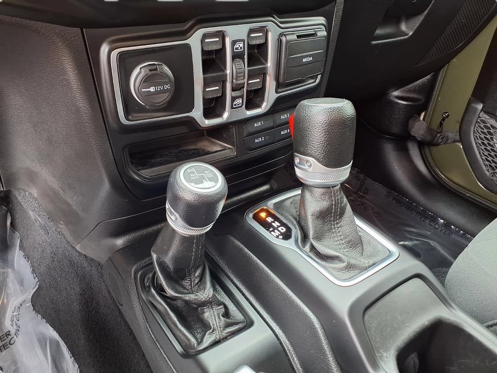 Used 2022 Jeep Gladiator Sport AWD/4WD image 9