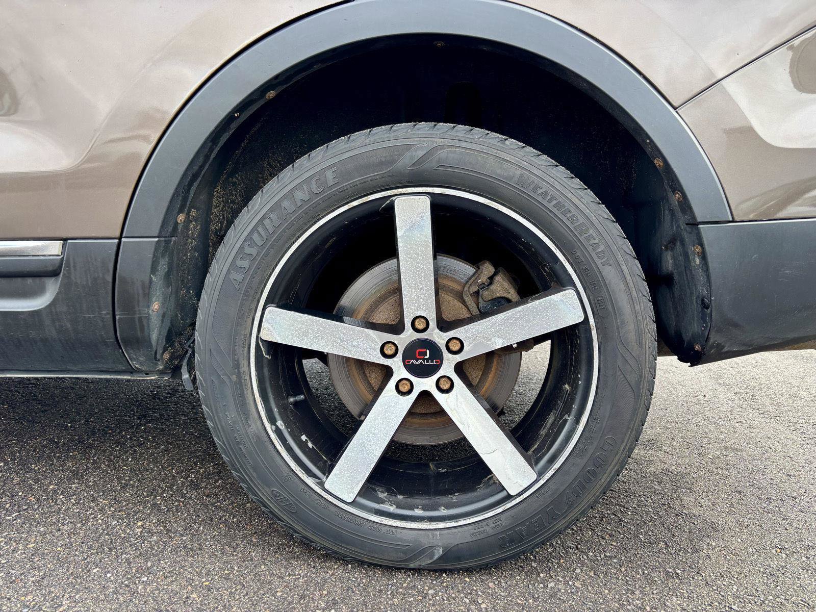 Used 2015 Ford Explorer XLT image 31