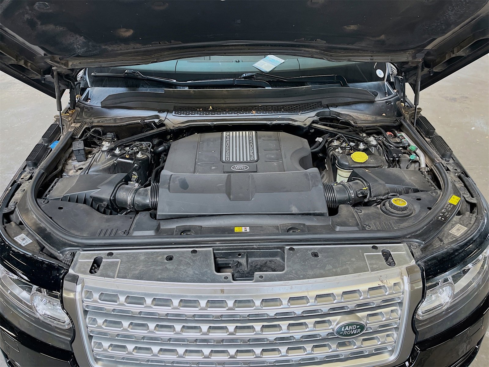 Used 2015 Land Rover Range Rover Supercharged image 32