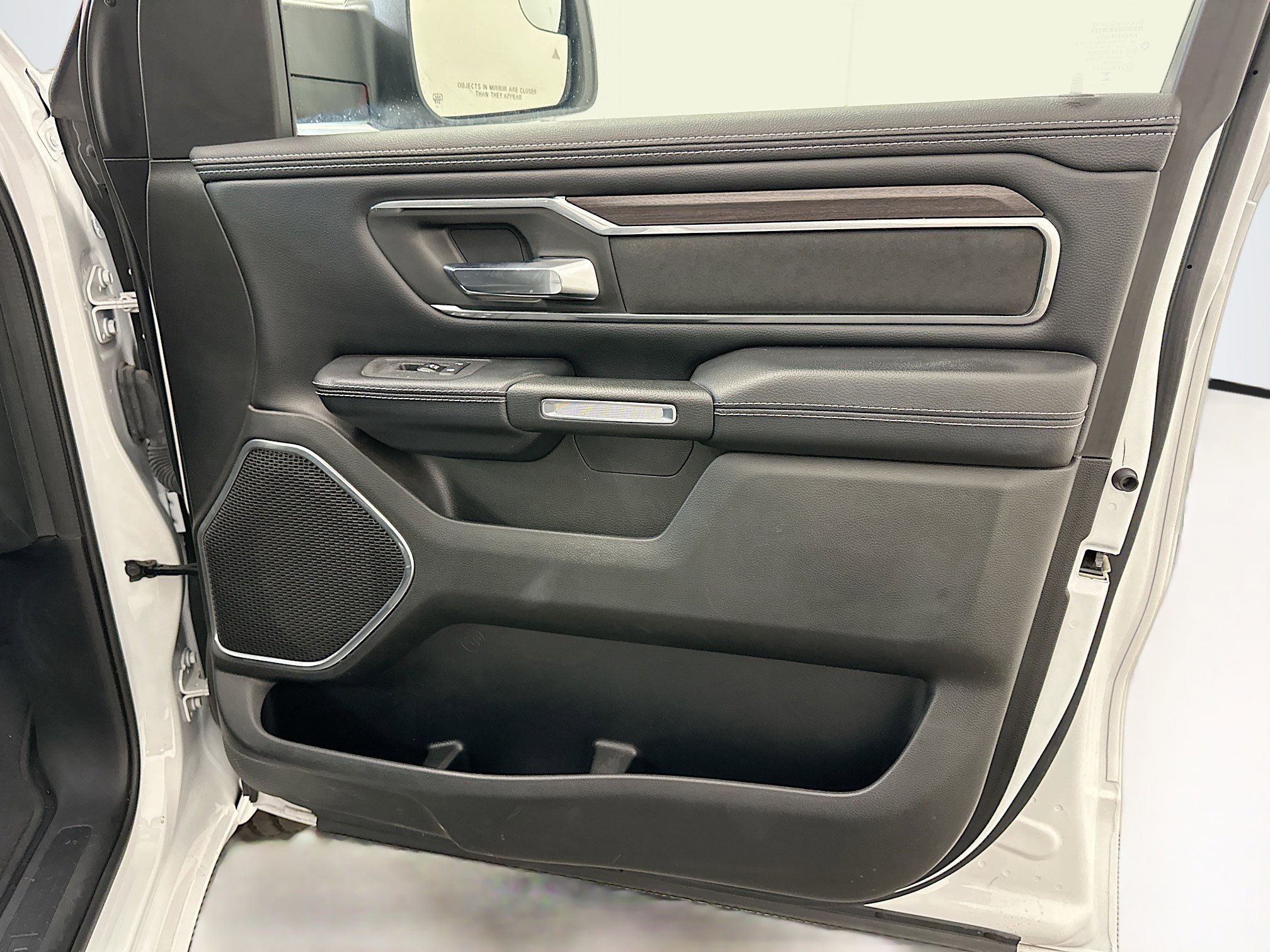 Used 2025 RAM 1500 Laramie image 33