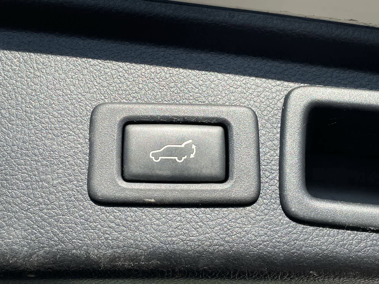 Used 2014 Subaru Forester 2.5i Limited AWD/4WD image 18