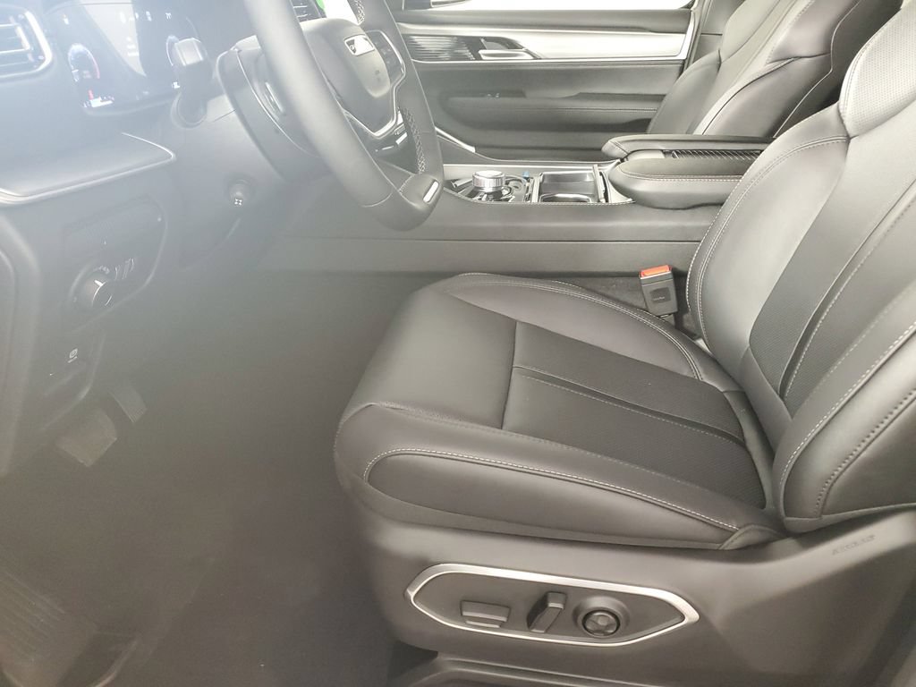 New 2026 Jeep Grand Wagoneer Limited AWD/4WD image 10