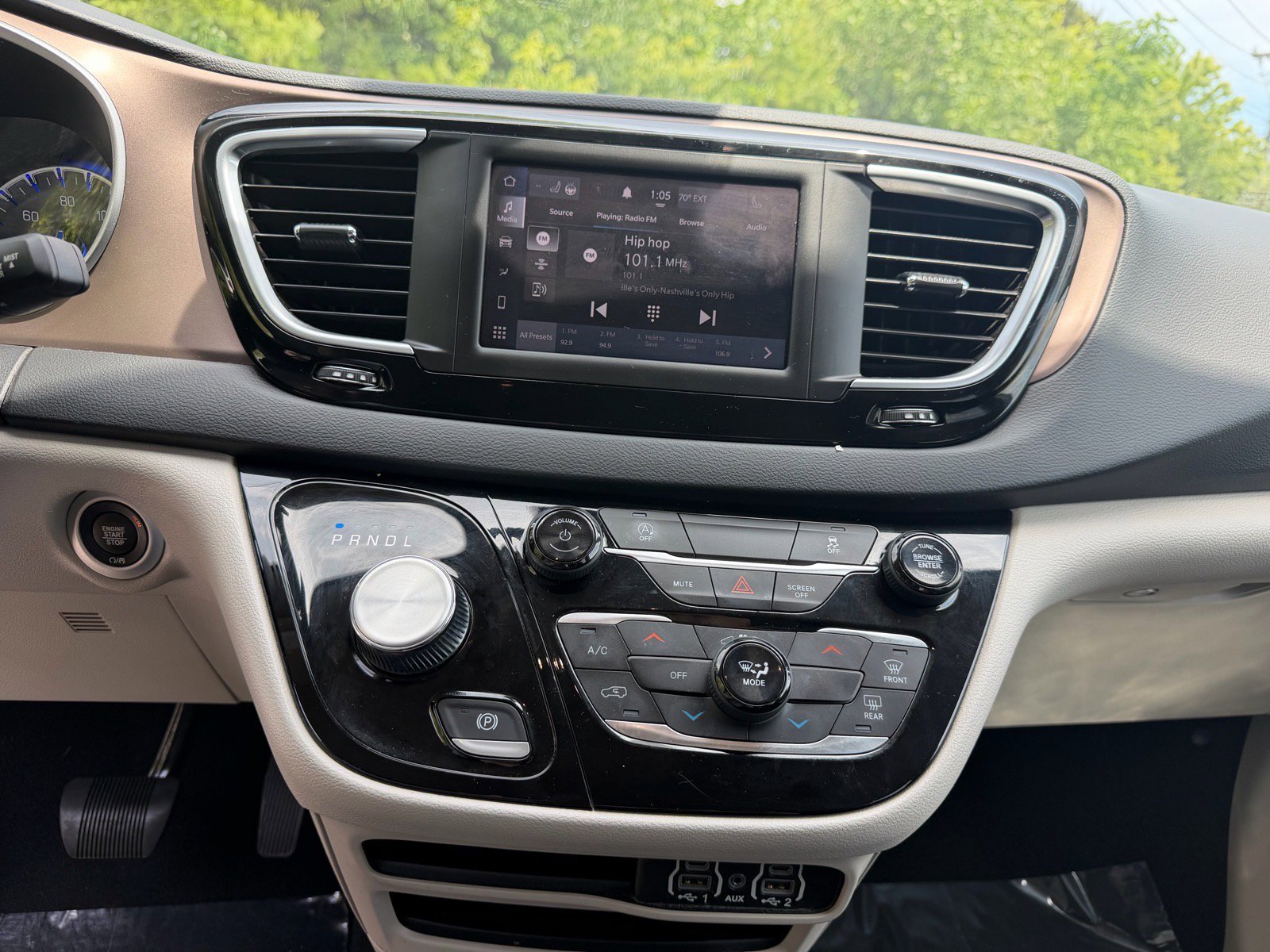 Used 2023 Chrysler Voyager LX FWD image 40