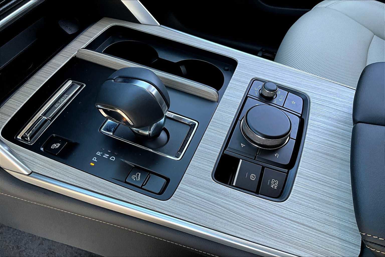 Used 2025 MAZDA CX-70 Plug-In Hybrid w/ Premium Pkg image 16