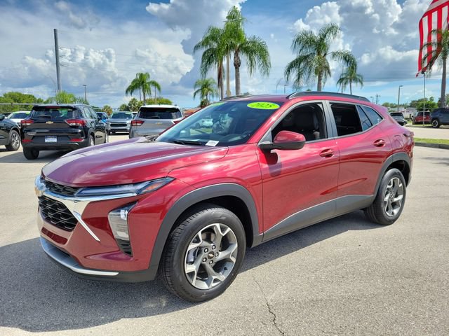 Used 2025 Chevrolet Trax LT FWD image 5