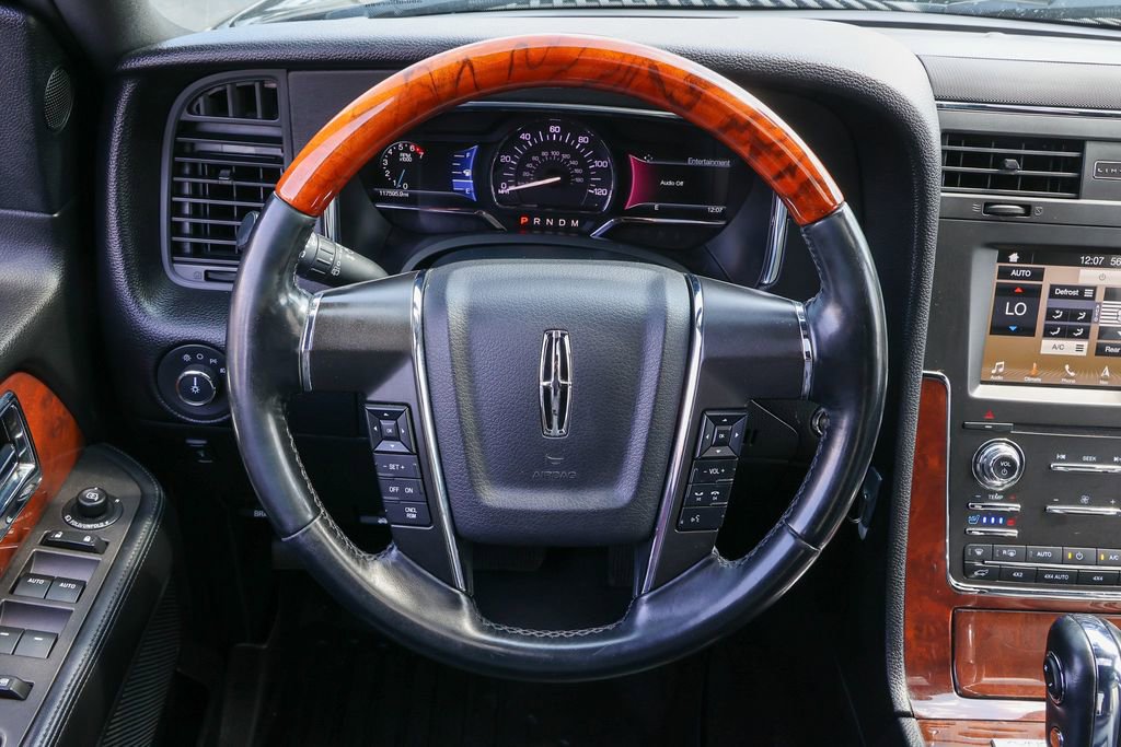 Used 2017 Lincoln Navigator Select image 8