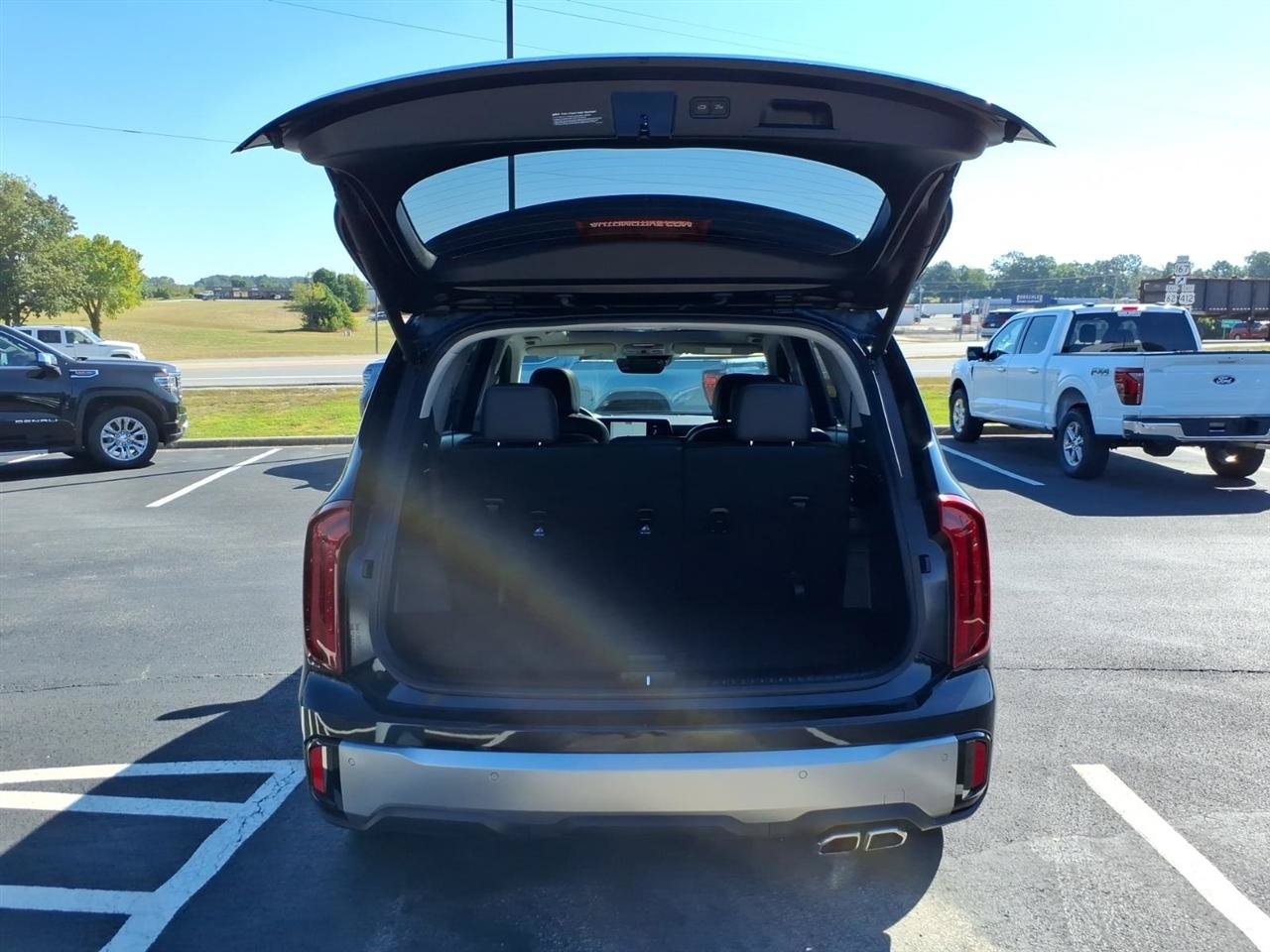 Used 2025 Kia Telluride S FWD image 5