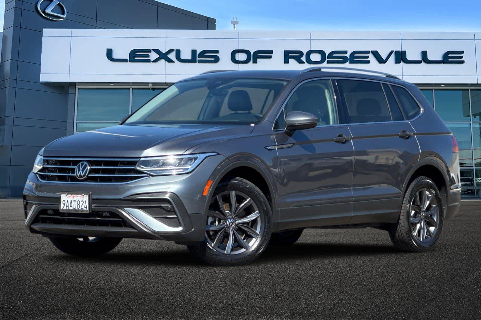 Used 2022 Volkswagen Tiguan SE w/ Panoramic Sunroof Package