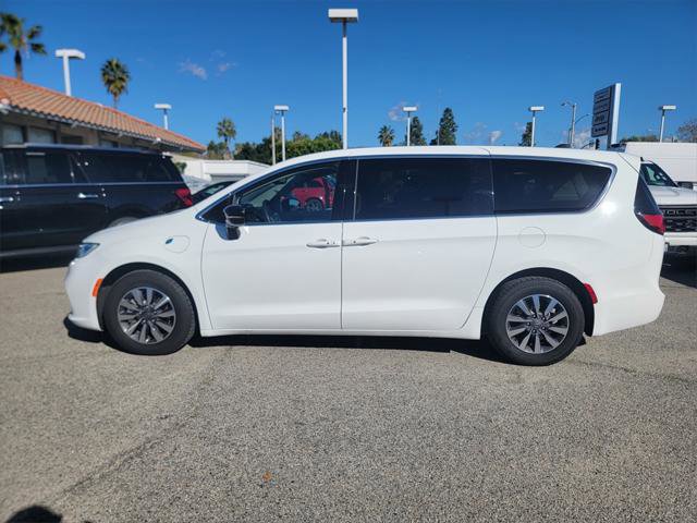 Certified 2024 Chrysler Pacifica Select image 9