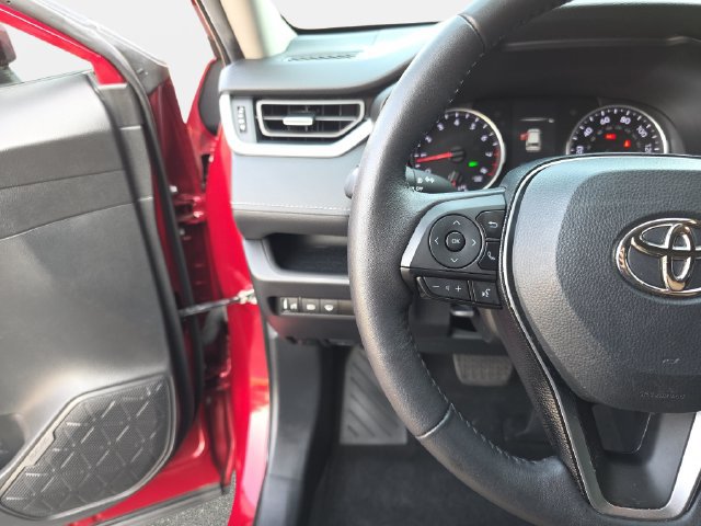 Certified 2021 Toyota RAV4 XLE Premium AWD/4WD image 15