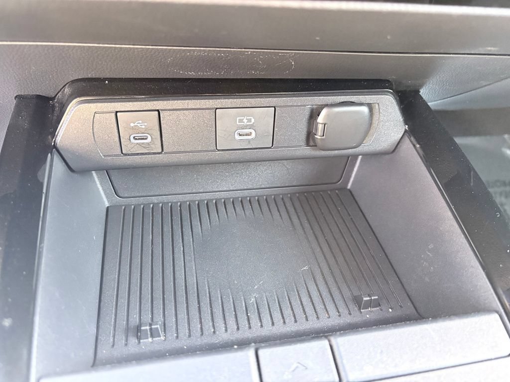 Used 2024 Toyota Prius LE FWD image 19