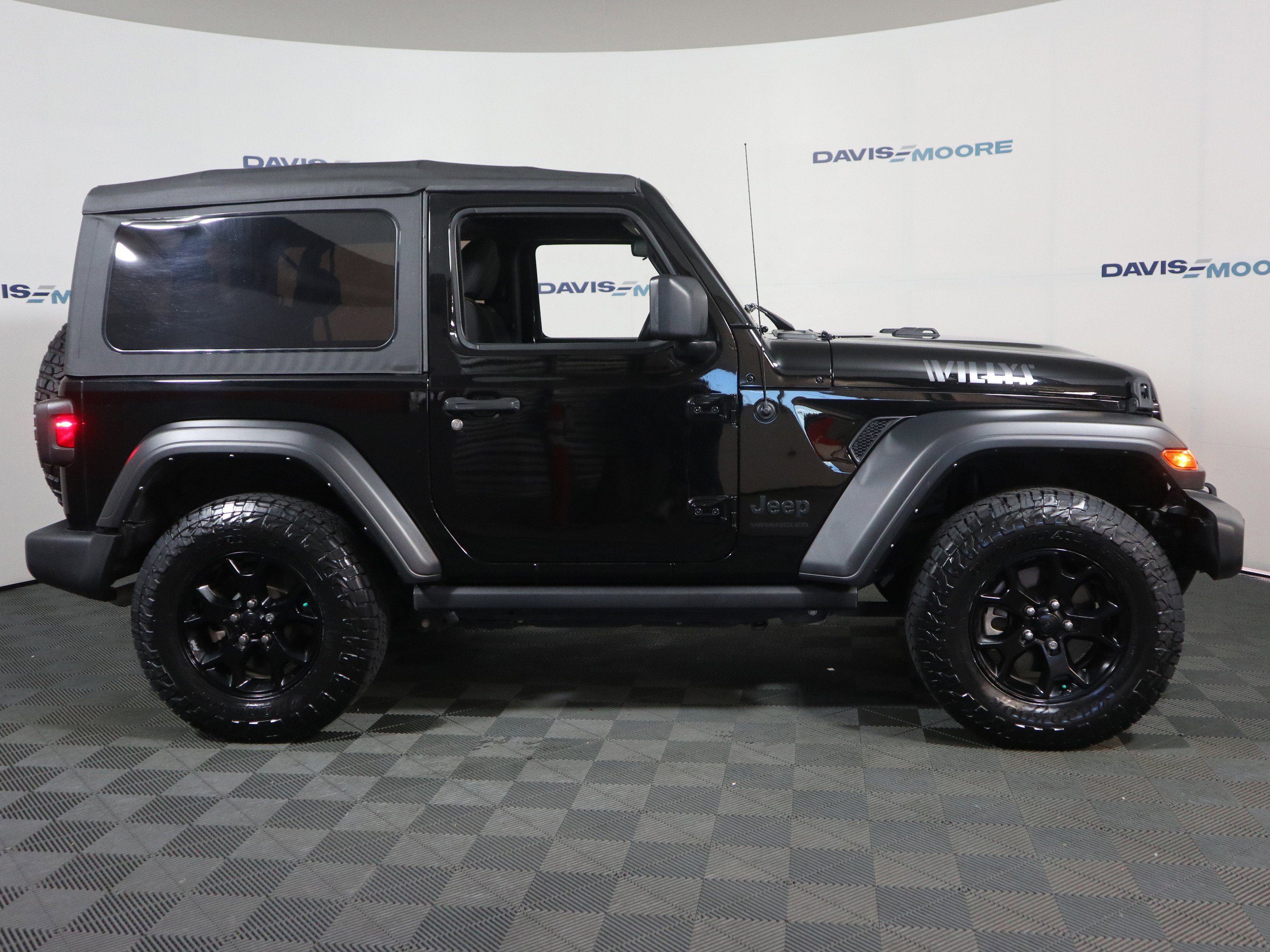 Used 2021 Jeep Wrangler Sport image 4