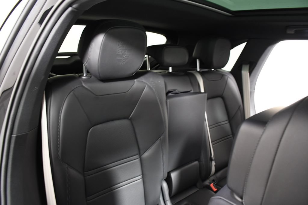 Used 2022 Porsche Cayenne Platinum Edition AWD/4WD image 23