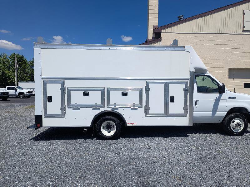 Used 2025 Ford E-450 and Econoline 450 Super Duty w/ Power Equipment Group RWD image 15
