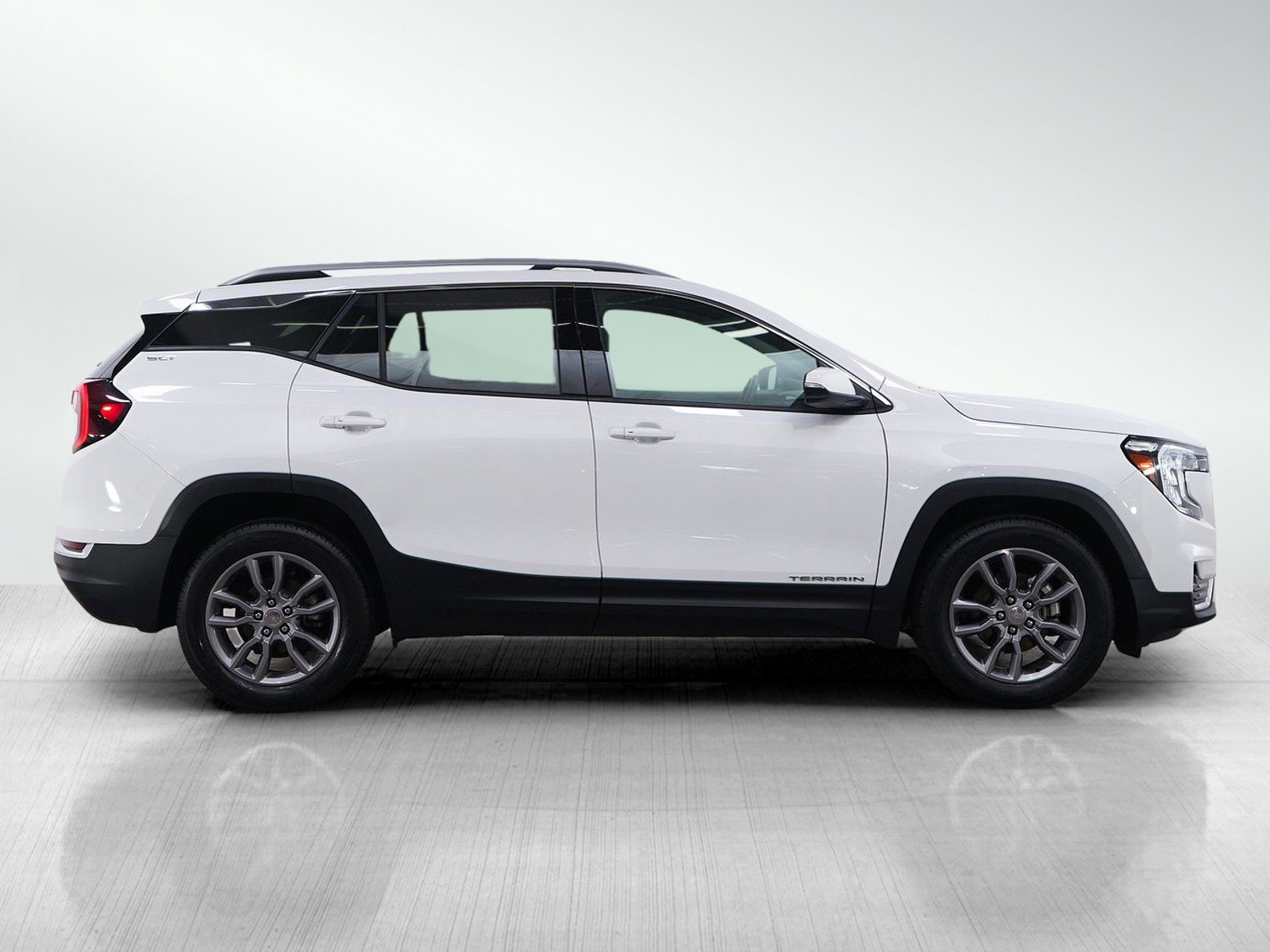 Used 2024 GMC Terrain SLT image 6