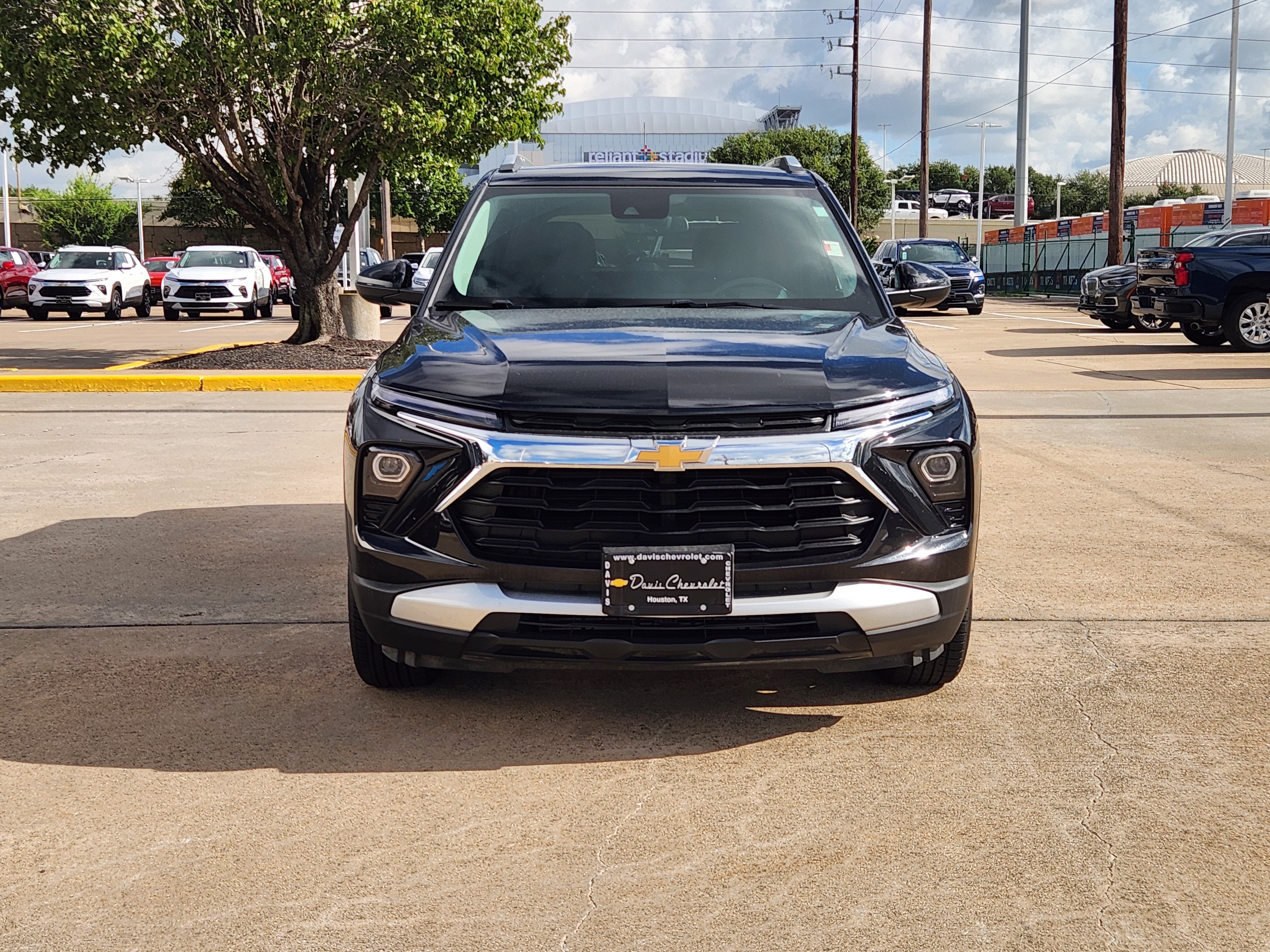 Used 2025 Chevrolet TrailBlazer LT AWD/4WD image 3