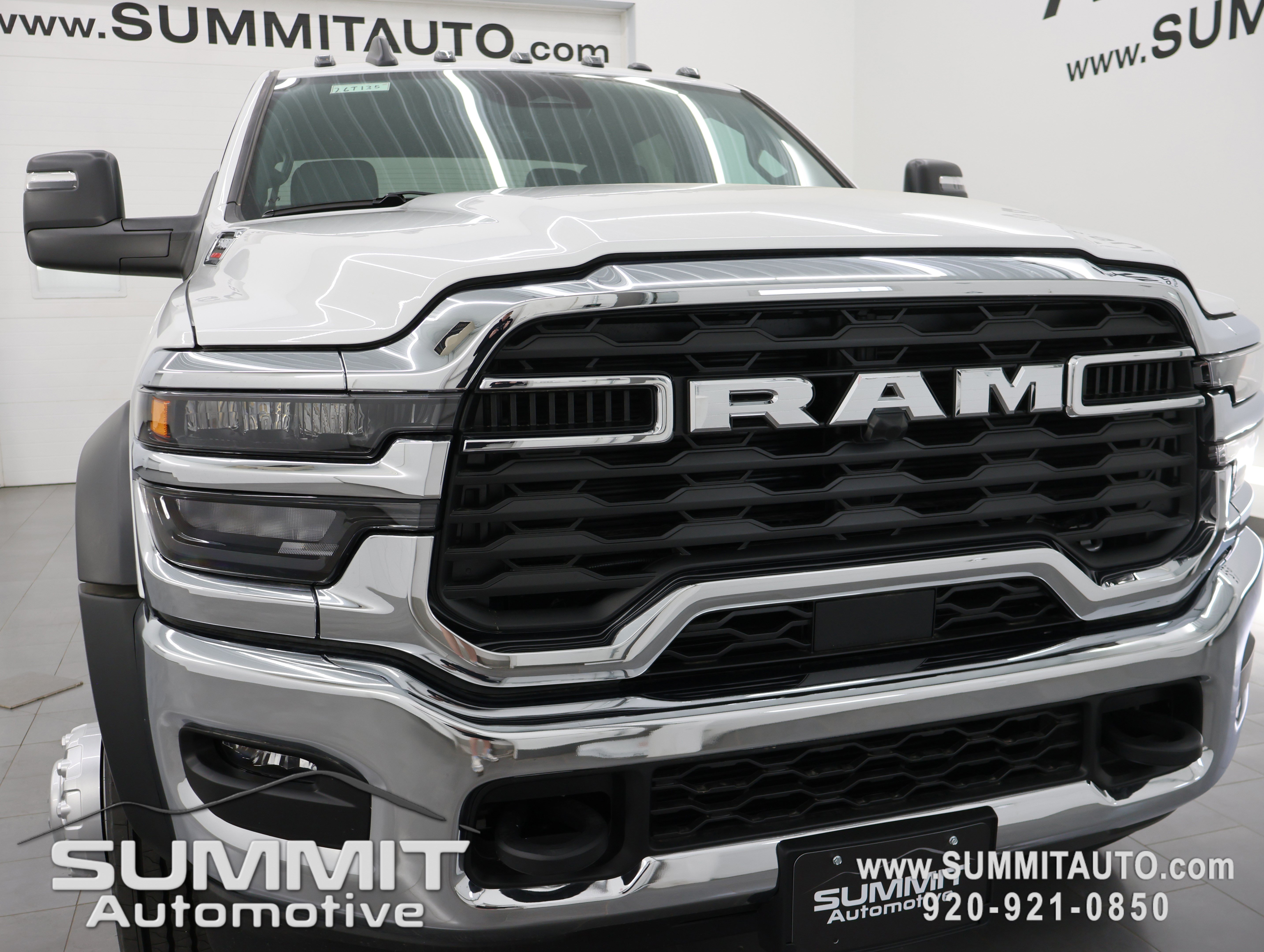 New 2026 RAM 5500 Tradesman w/ Chrome Appearance Group AWD/4WD image 21