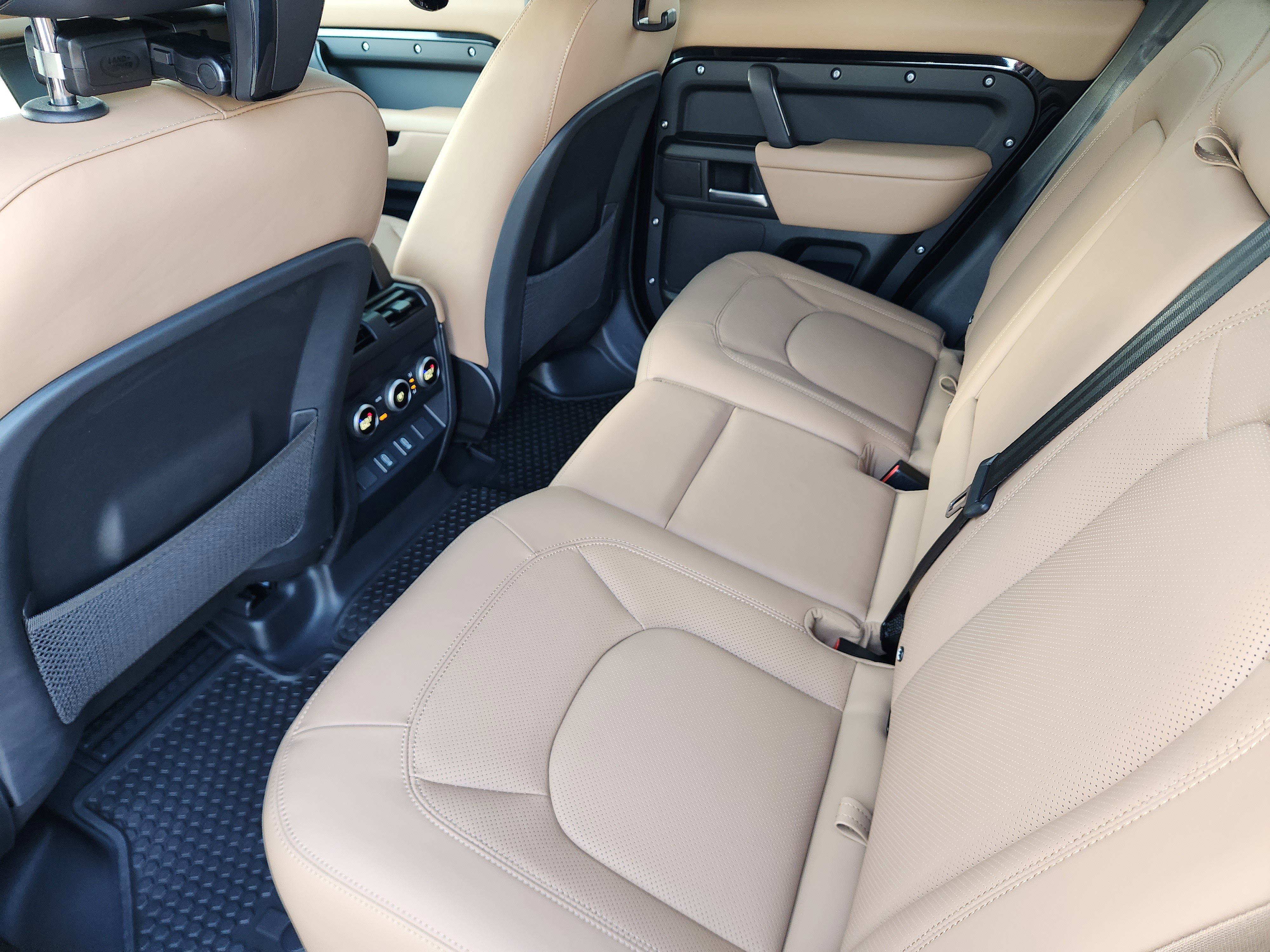 New 2026 Land Rover Defender 110 X-Dynamic SE image 30