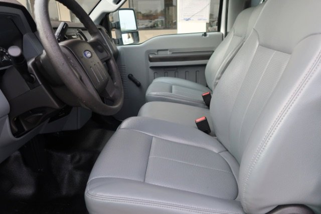 Used 2015 Ford F250 XL w/ Camper Package RWD image 7