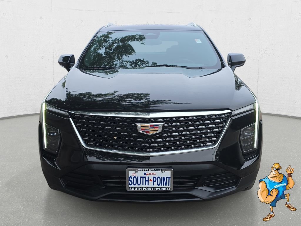 Used 2024 Cadillac XT4 Luxury w/ Cold Weather Package FWD image 2