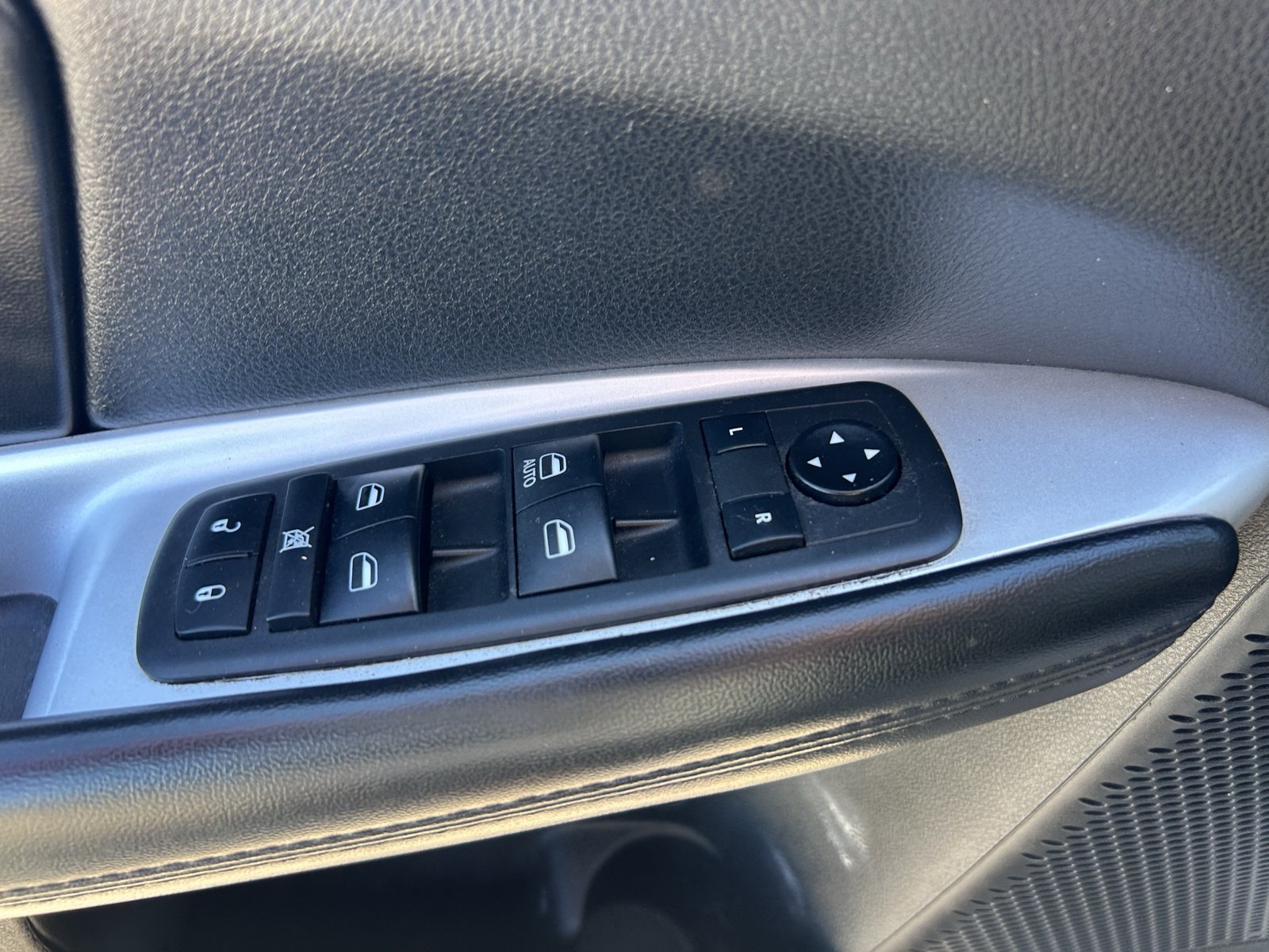Used 2019 Dodge Journey SE FWD image 16