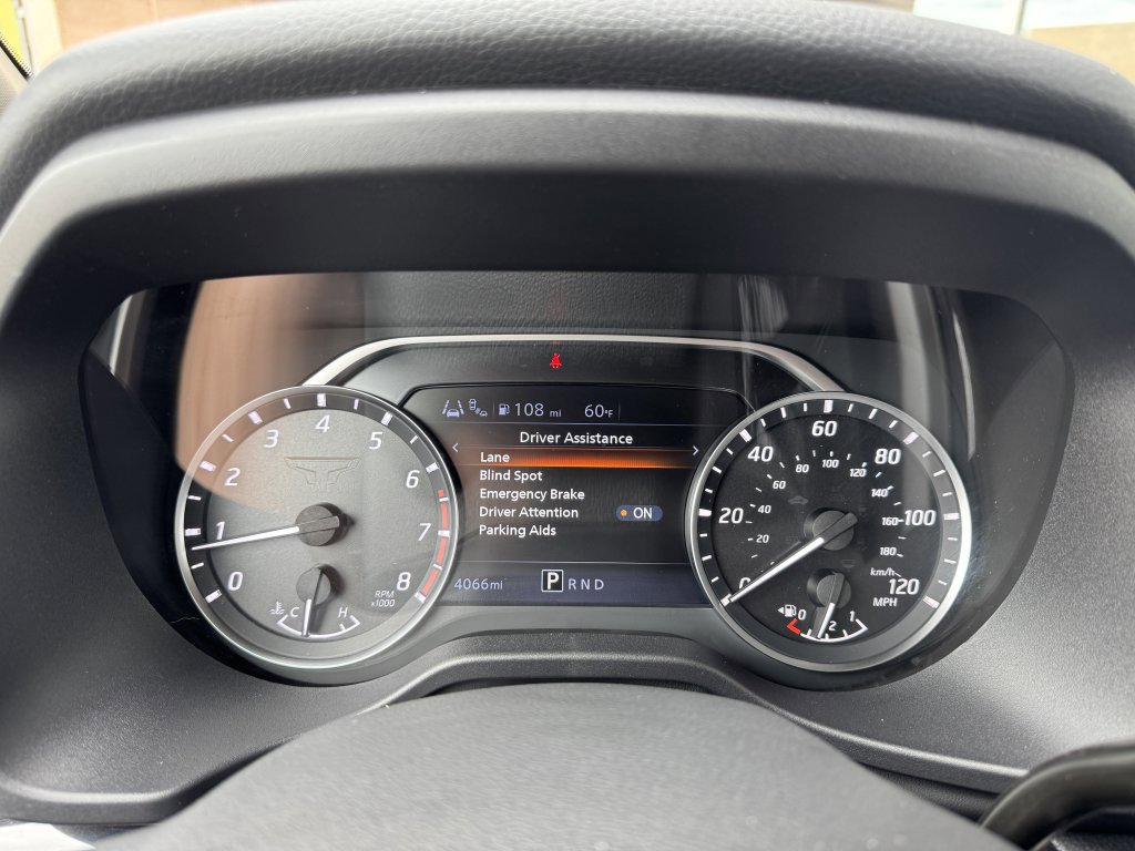 Used 2024 Nissan Titan SV w/ SV Convenience Package image 24