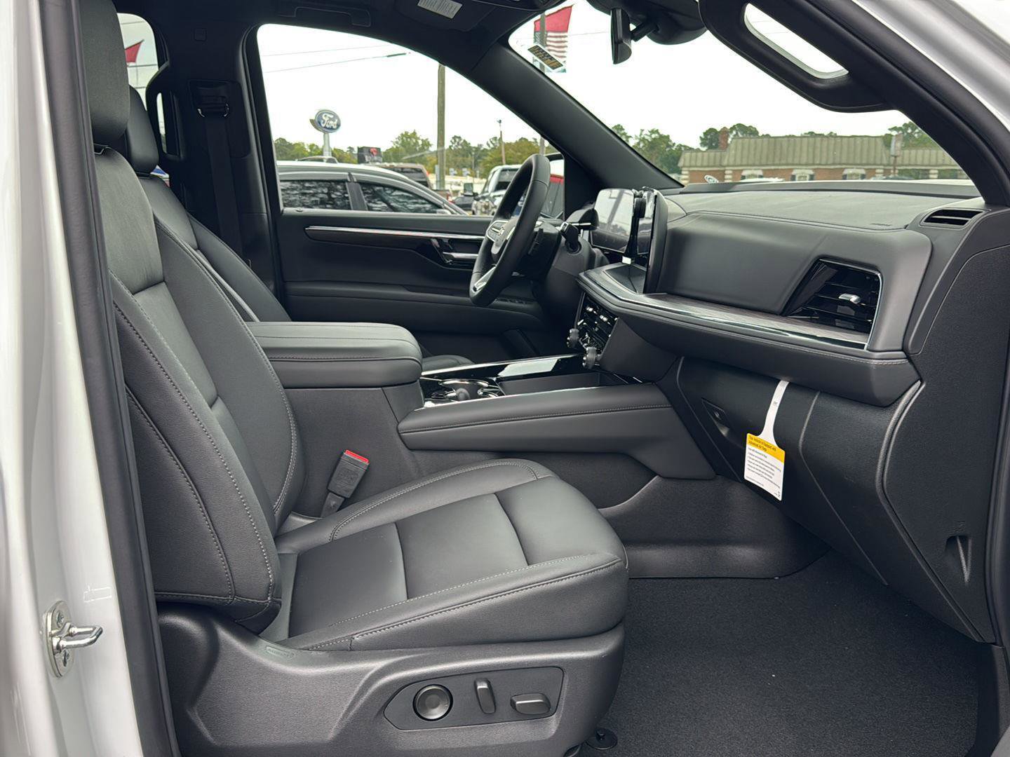 New 2026 Chevrolet Suburban LT image 10