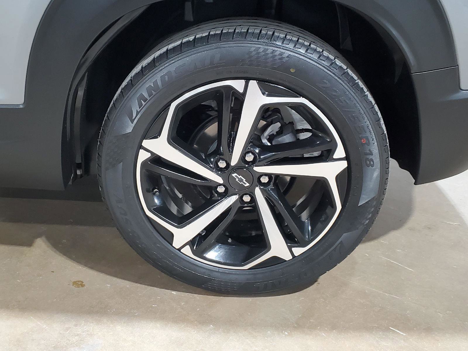 Used 2023 Chevrolet TrailBlazer RS w/ Sun and Liftgate Package image 40