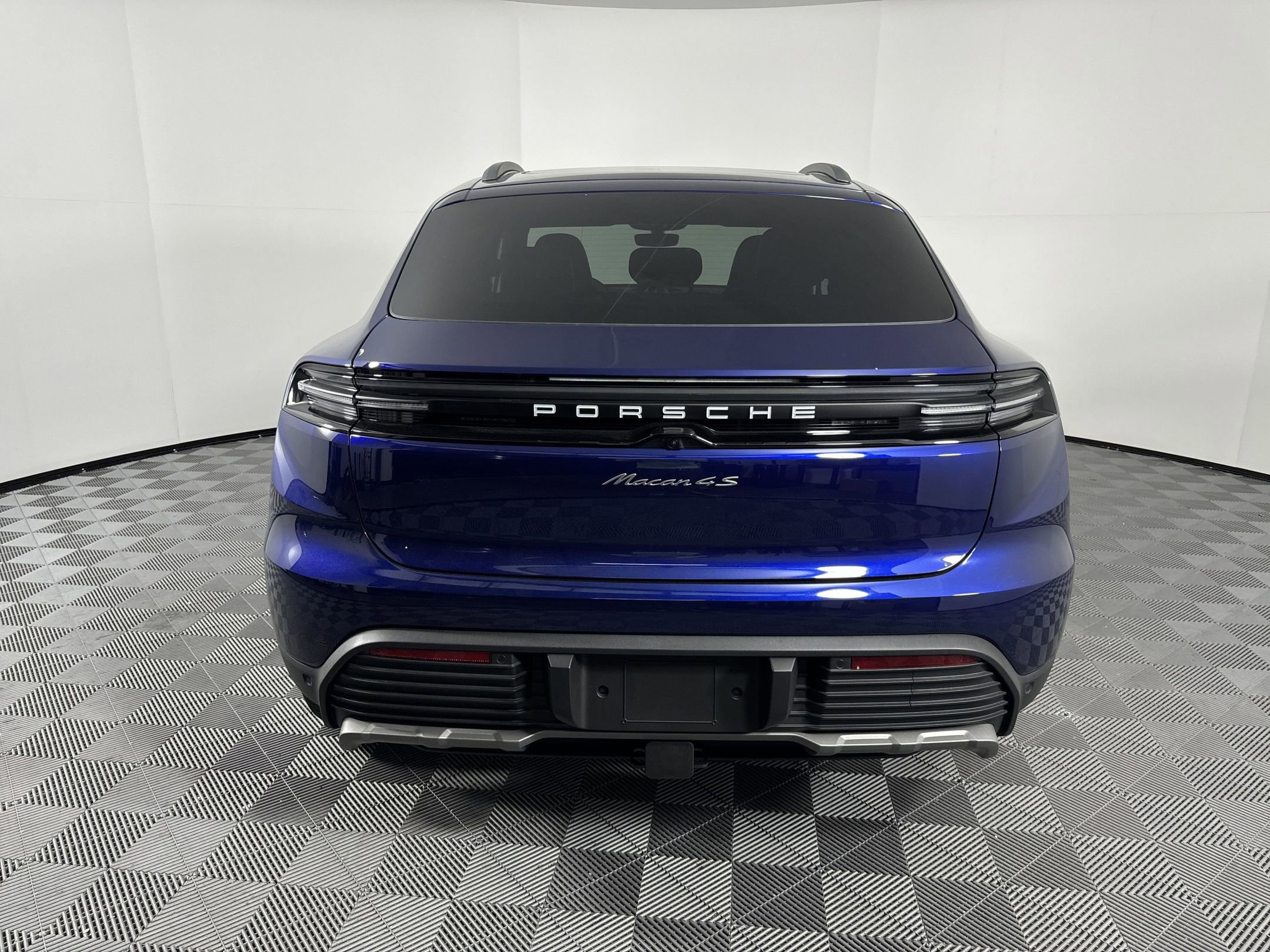Used 2025 Porsche Macan 4S Electric image 10