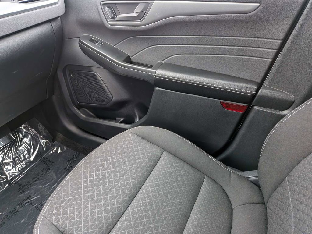 Used 2025 Ford Escape ST-Line FWD image 19