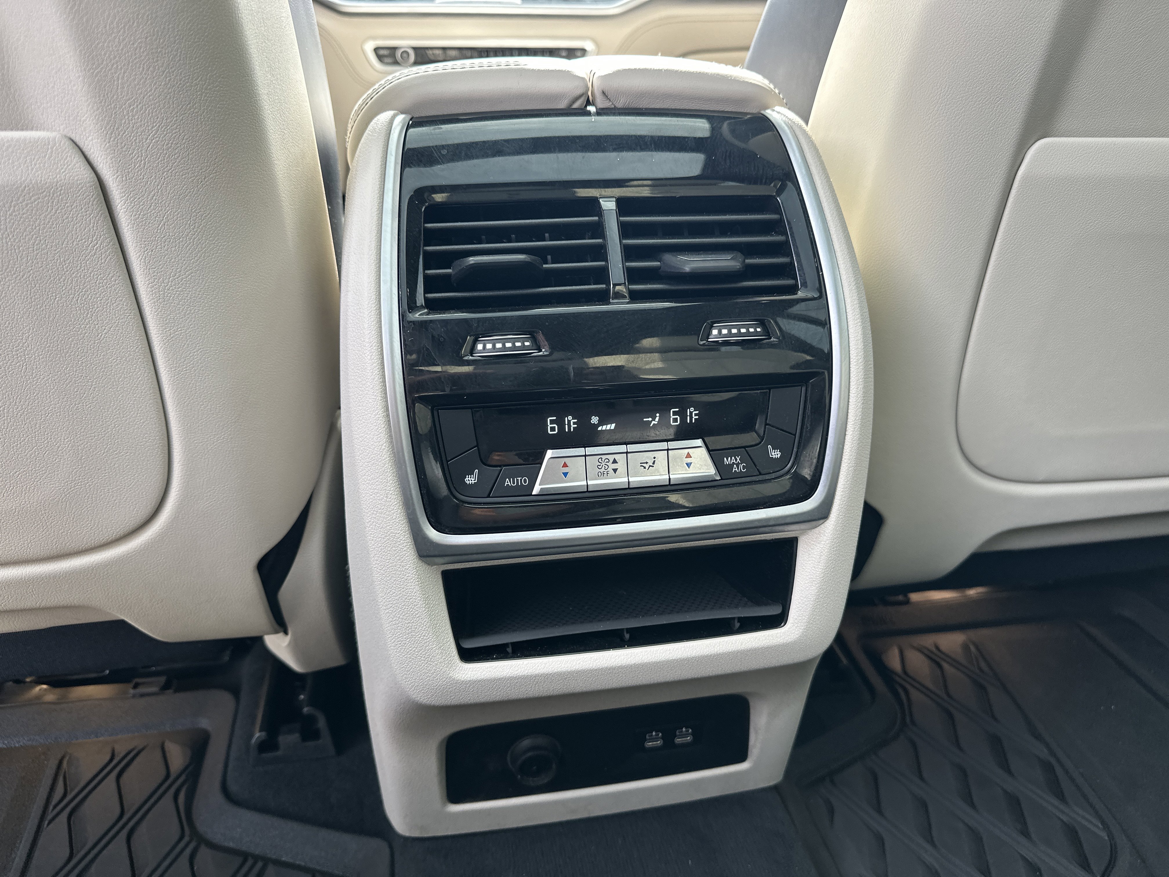 Used 2022 BMW X7 M50i w/ Dynamic Handling Package image 23