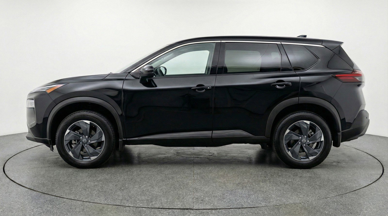 Used 2025 Nissan Rogue SV AWD/4WD image 5