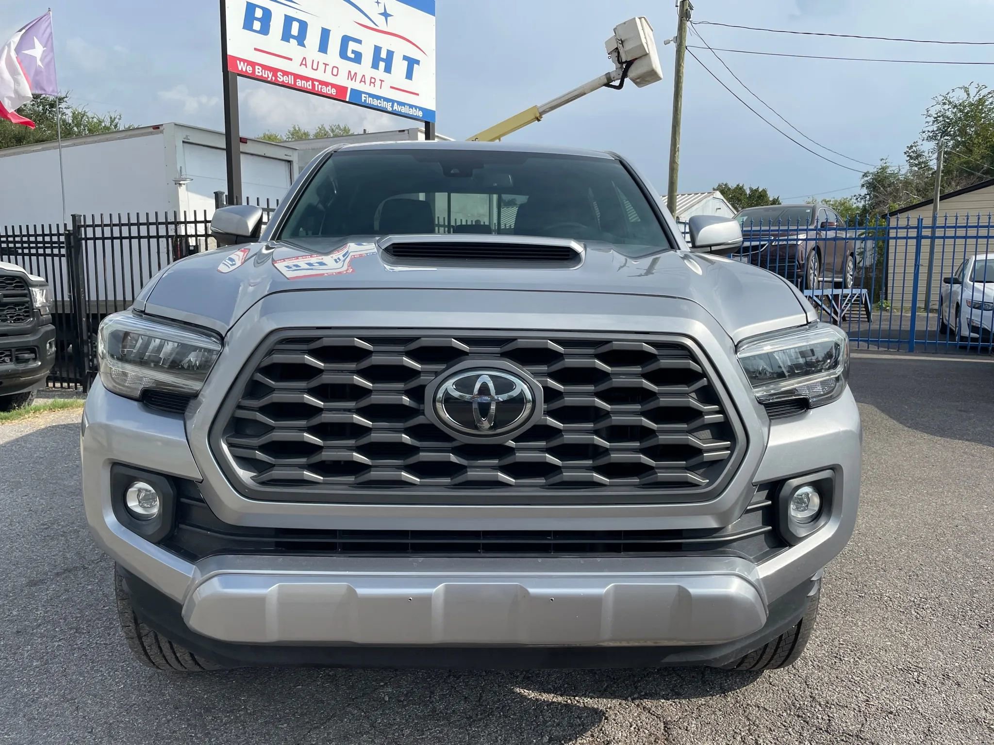 Used 2021 Toyota Tacoma TRD Sport w/ Technology Package image 1
