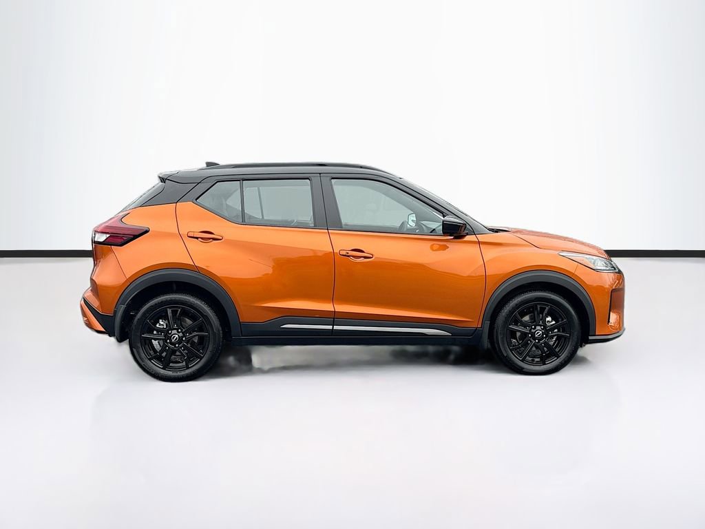 Used 2023 Nissan Kicks SR w/ SR Premium Package image 9