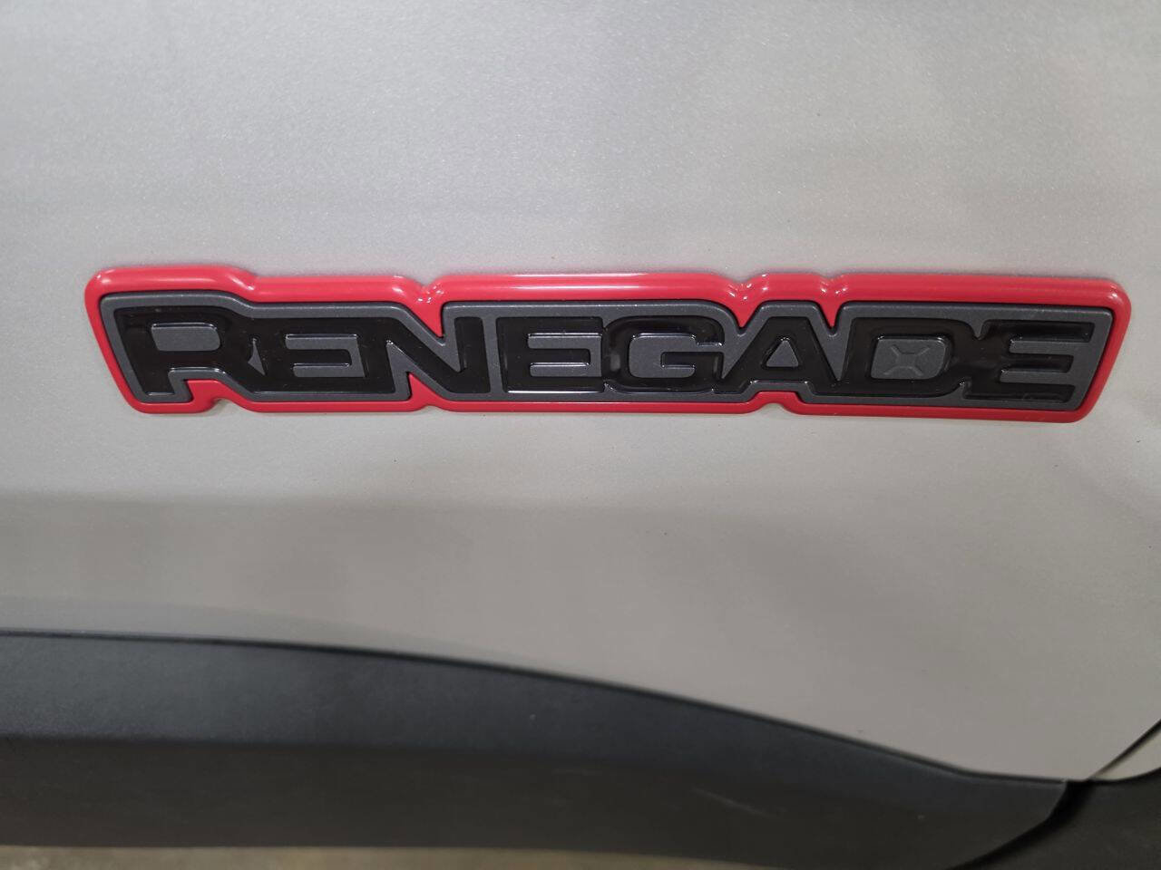 Used 2016 Jeep Renegade Trailhawk AWD/4WD image 9