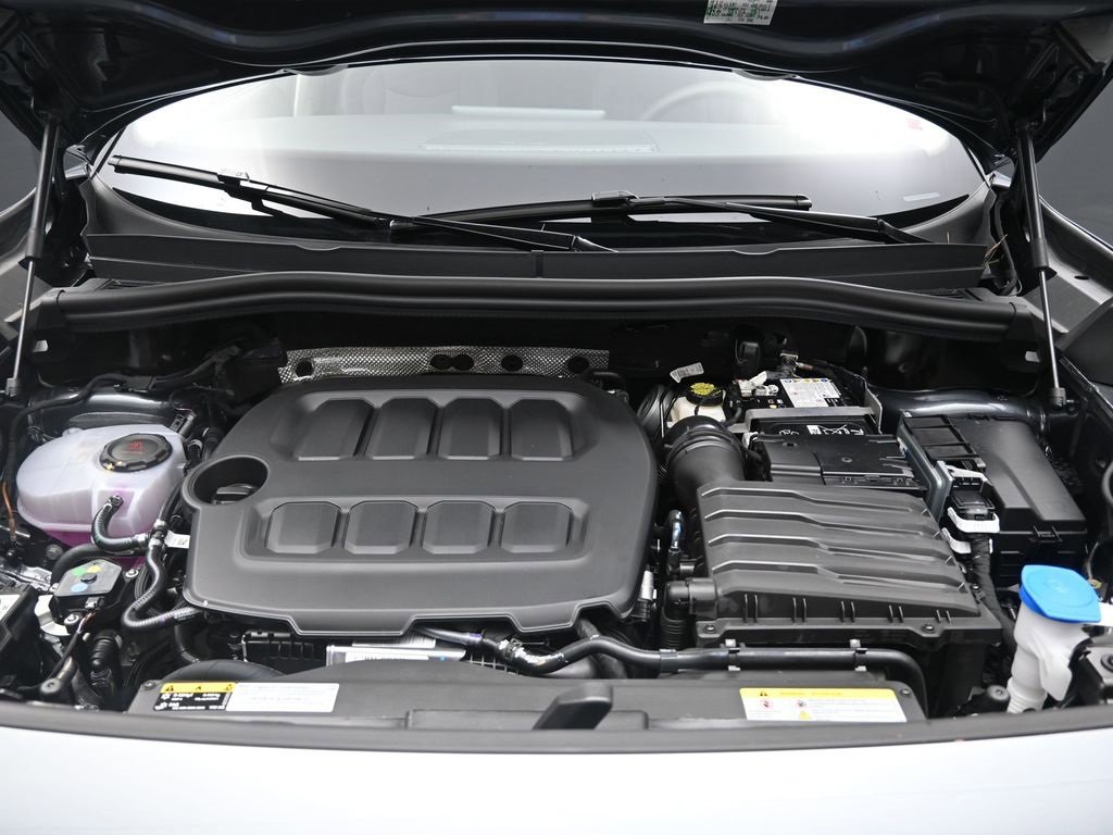 New 2025 Volkswagen Tiguan SE image 35