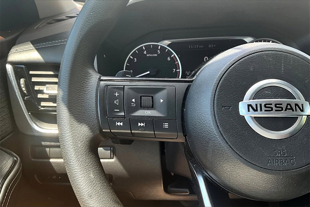 Used 2021 Nissan Rogue SV image 16