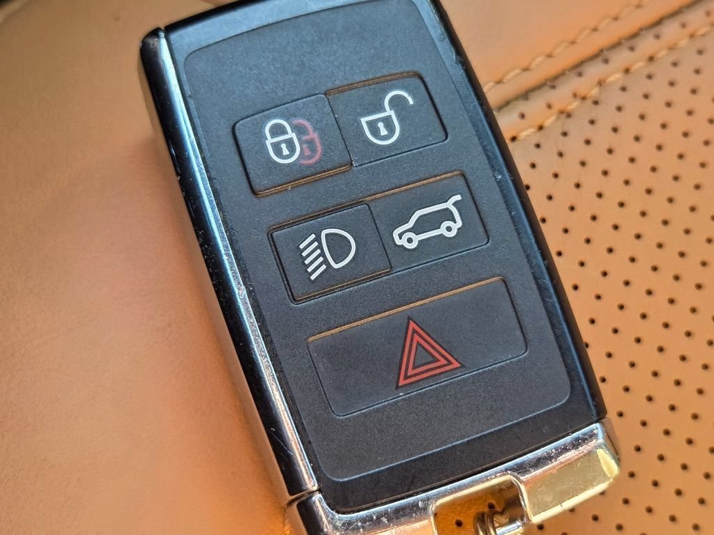 Used 2024 Land Rover Defender 110 SE AWD/4WD image 46