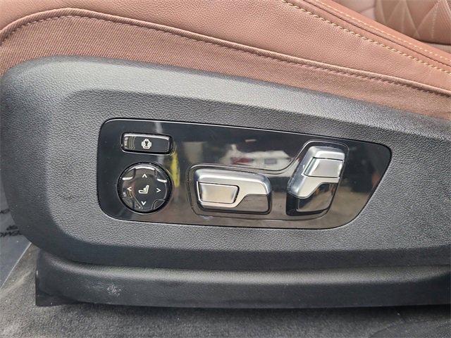 Used 2024 BMW X6 xDrive40i w/ Premium Package image 27