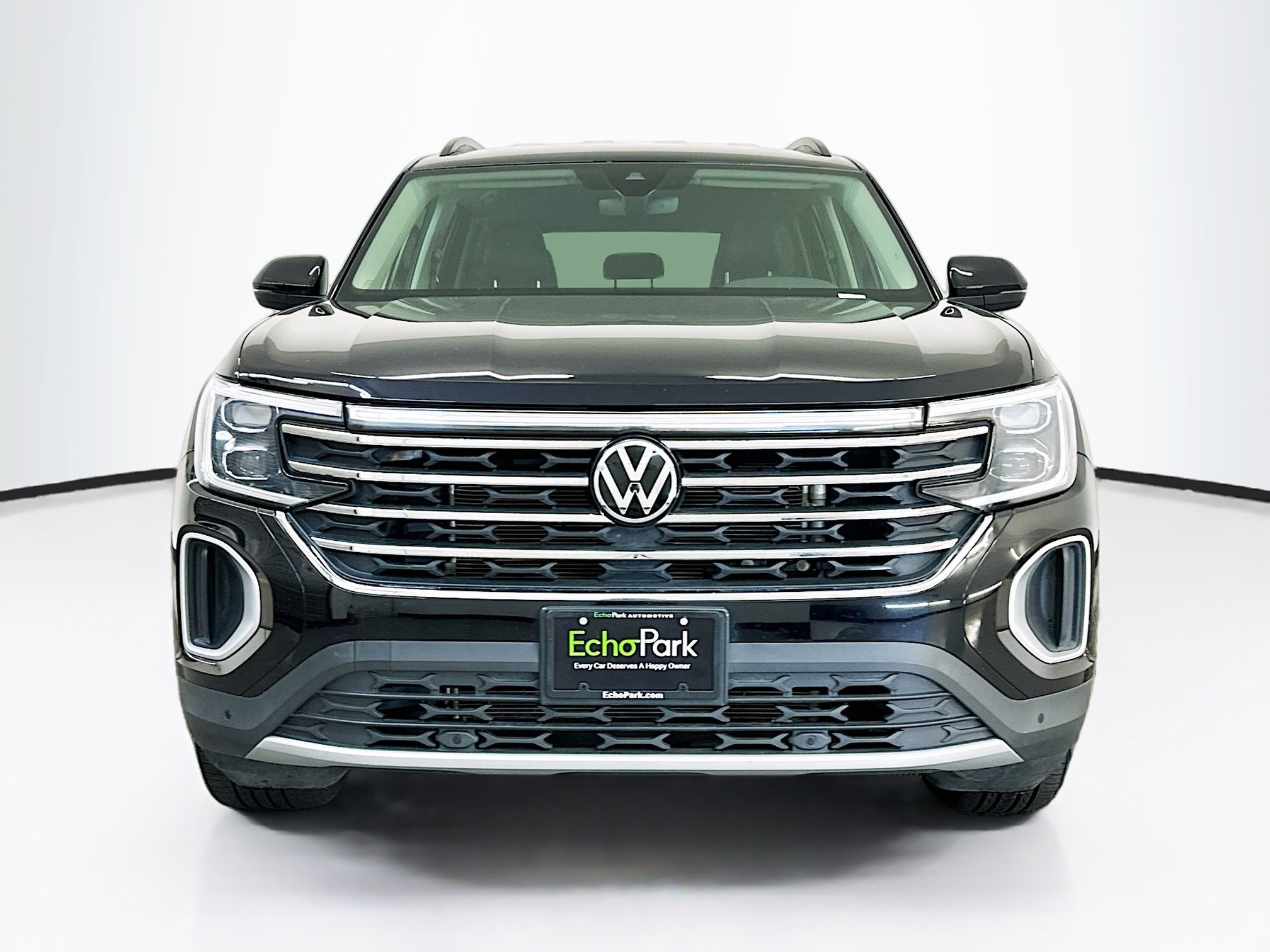 Used 2025 Volkswagen Atlas SE image 2