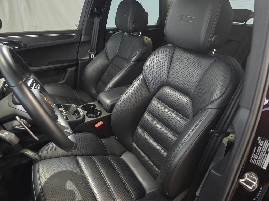 Certified 2024 Porsche Macan GTS AWD/4WD image 5