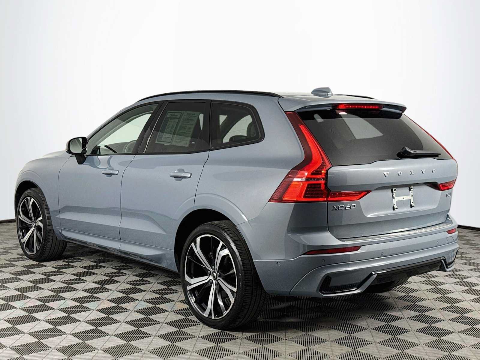 Used 2023 Volvo XC60 B5 Ultimate w/ Climate Package AWD/4WD image 7