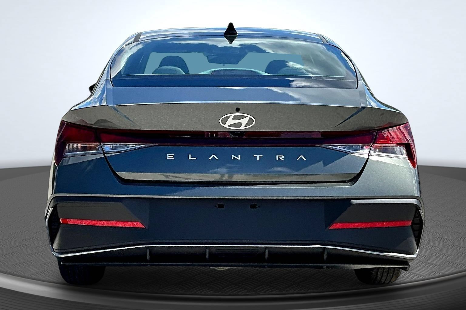 New 2026 Hyundai Elantra SE FWD image 4
