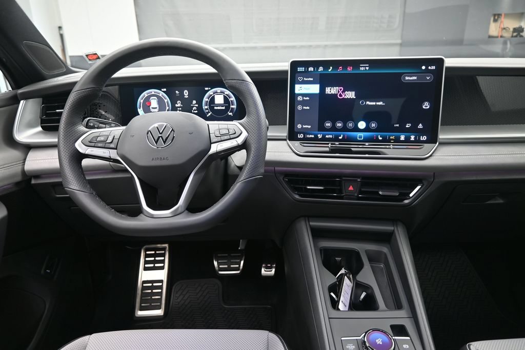 New 2026 Volkswagen Tiguan SE R-Line FWD image 9