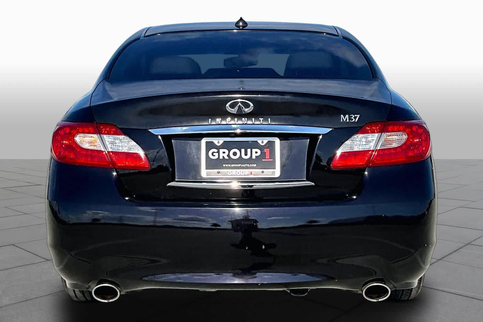 Used 2012 INFINITI M37 w/ Deluxe Touring Pkg RWD image 4