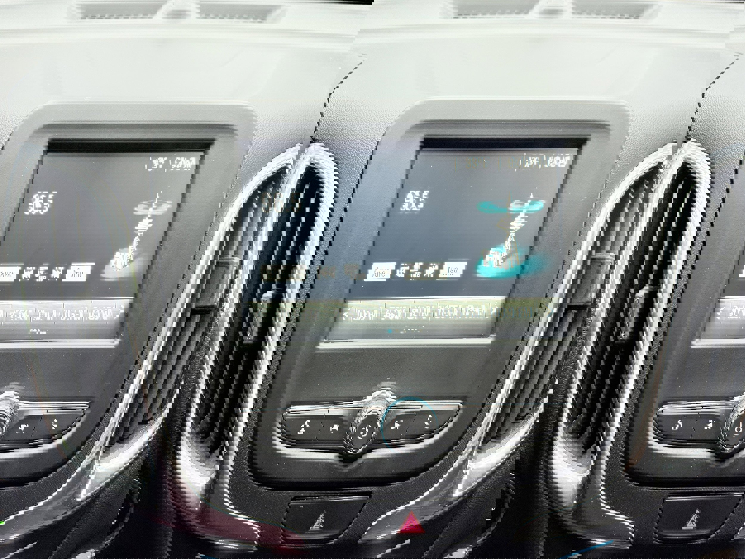 Used 2018 Chevrolet Equinox LT image 19