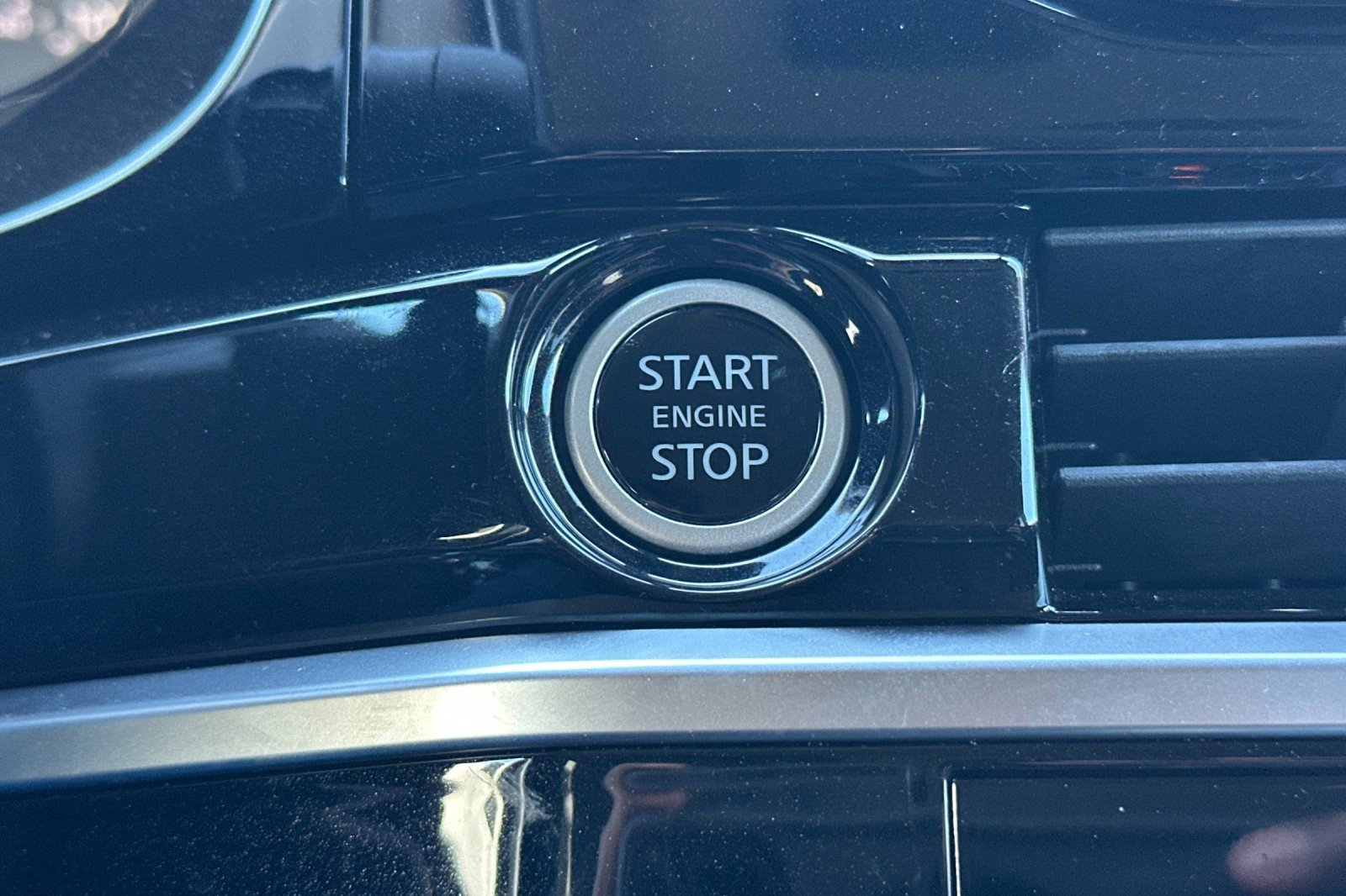 Certified 2024 Nissan Pathfinder SV image 26