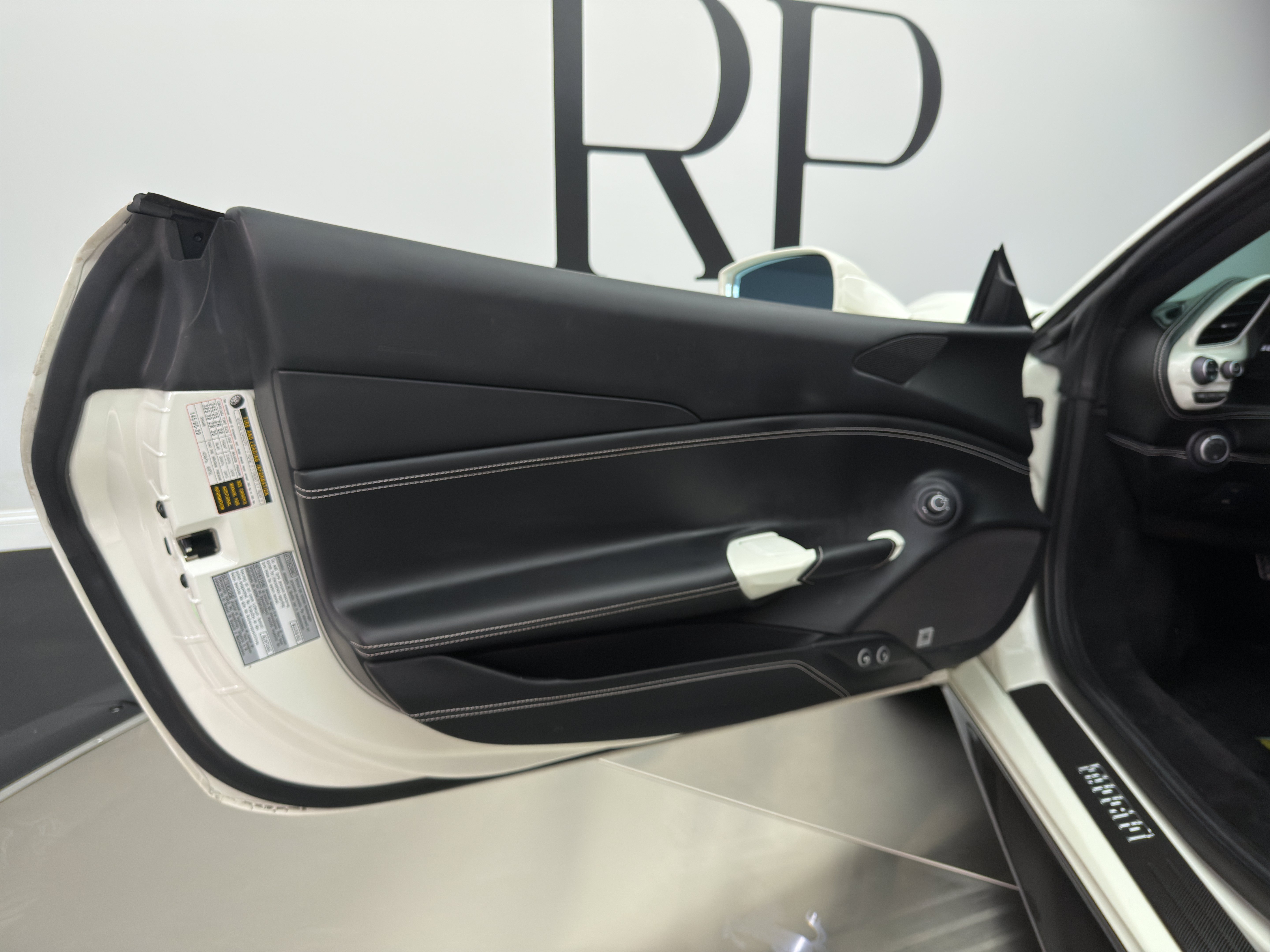 Used 2016 Ferrari 488 GTB RWD image 16
