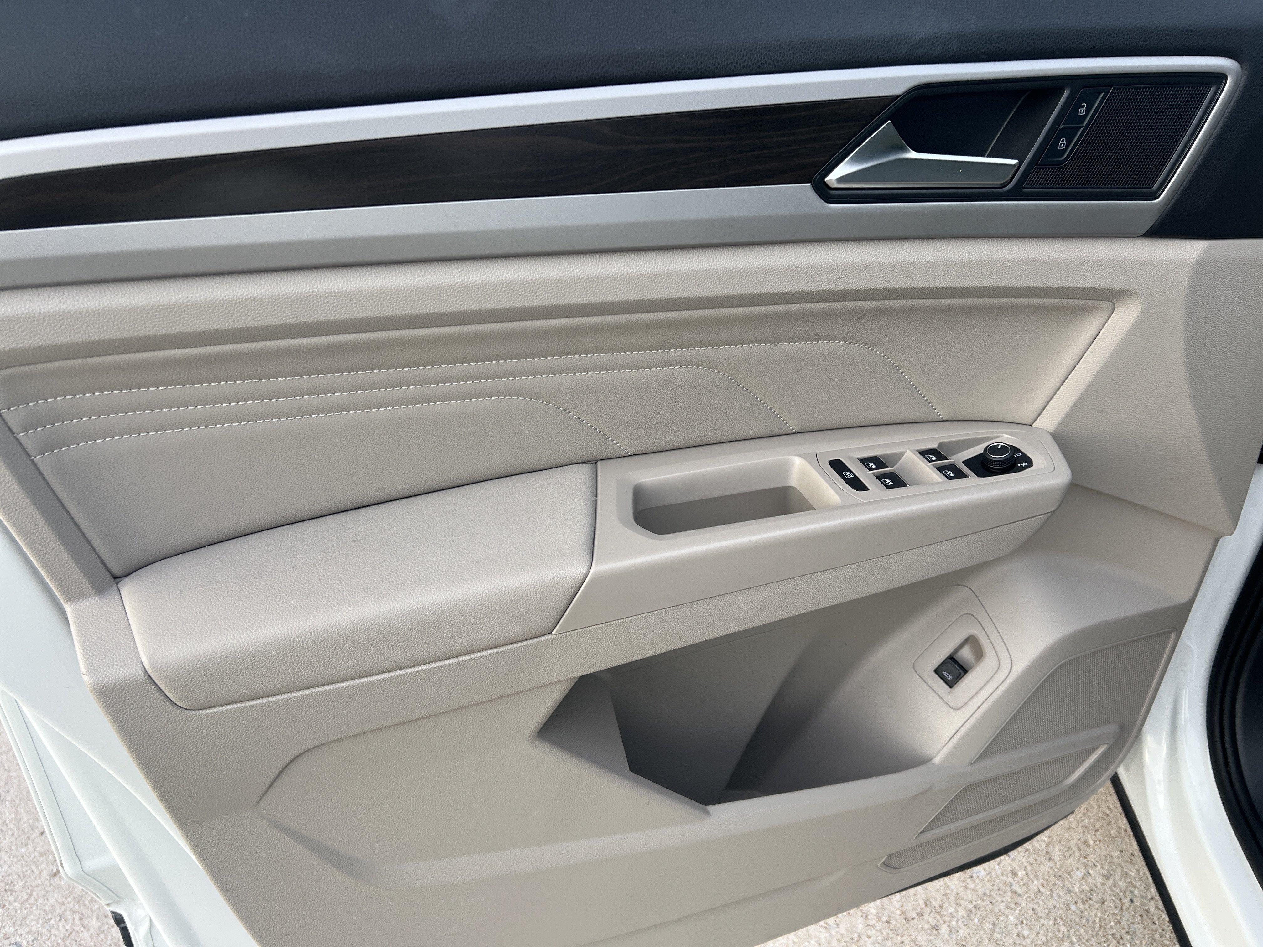 Certified 2023 Volkswagen Atlas SE w/ Panoramic Sunroof Package FWD image 12